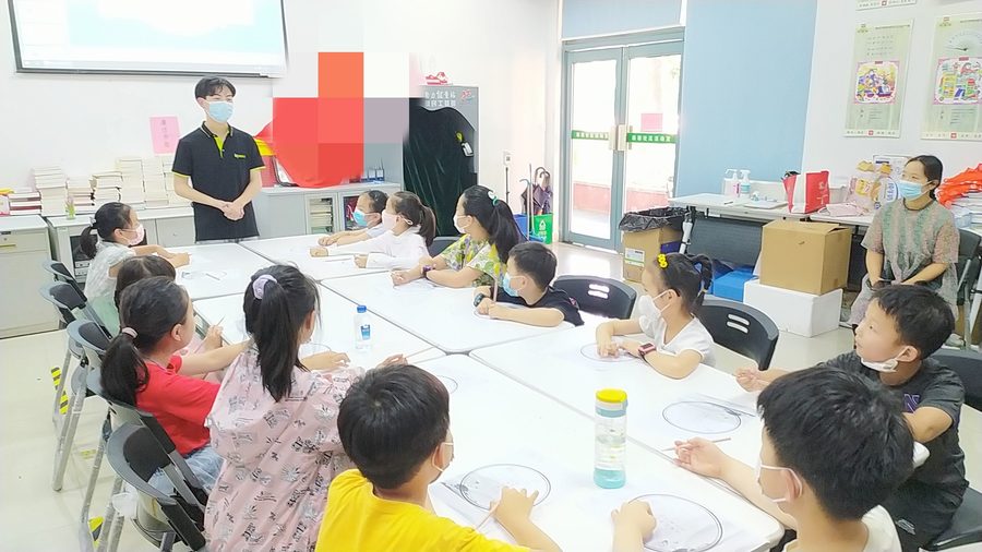 练字班招生-8月社区宫扇DIY活动实拍-社区场景地推获客现场