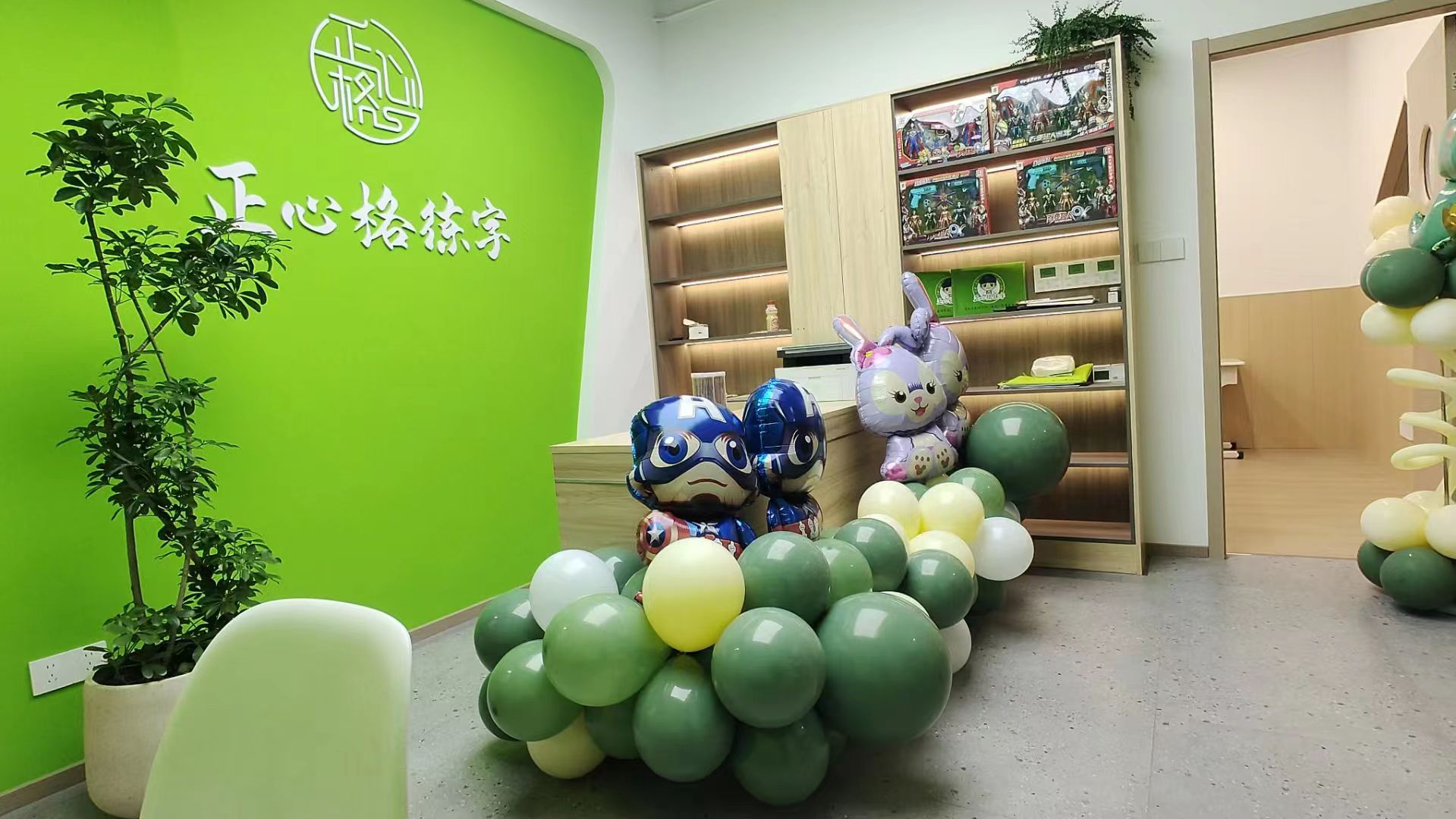 练字加盟流程-校区前台展示区开业布置实拍-试营业筹备就绪