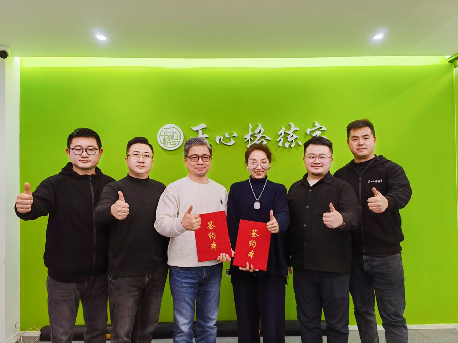 硬笔和毛笔怎么选|正心格练字校区环境实拍
