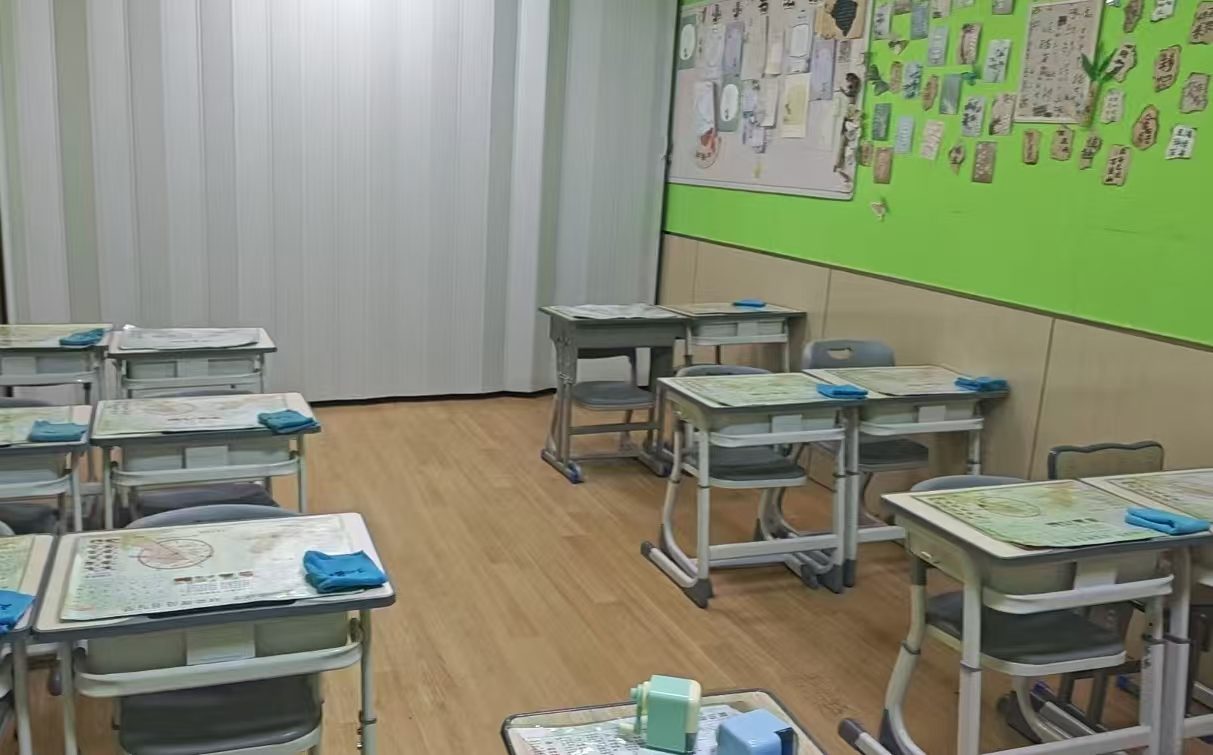 孩子学一段时间了能不能换老师|正心格练字课堂教学场景