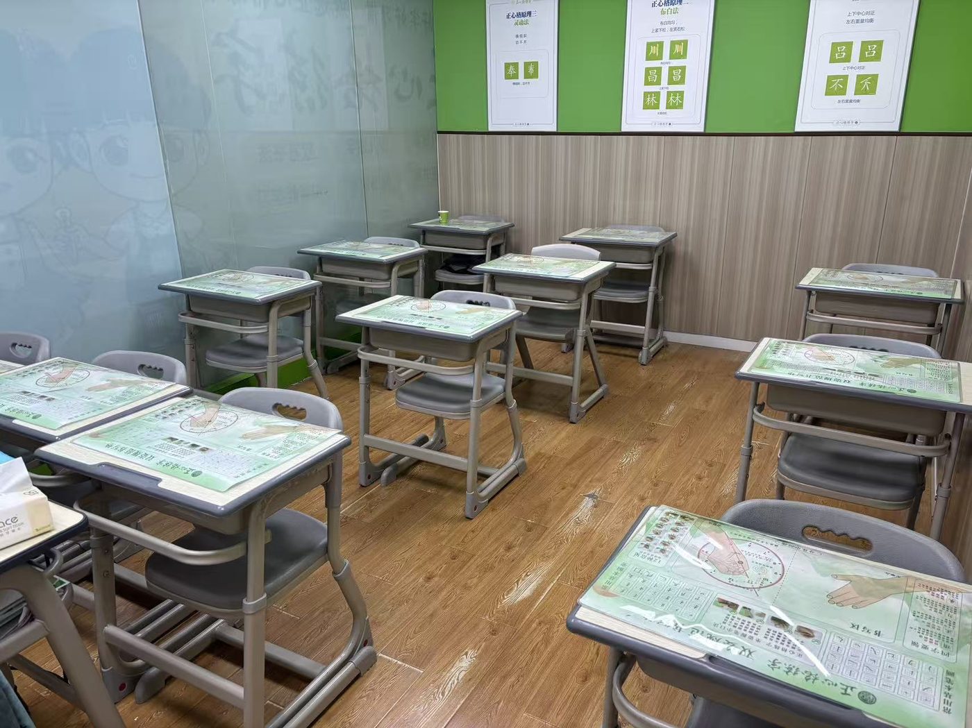 一年级开始练字和三年级开始差在哪|正心格练字课堂教学场景